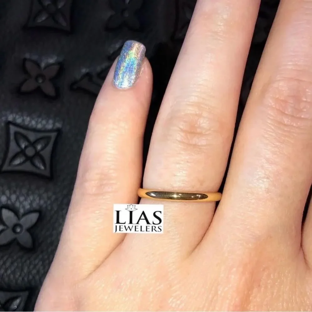 New 18k yellow gold wedding ring